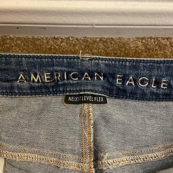 Women’s American Eagle jeans - Picture 2 of 3